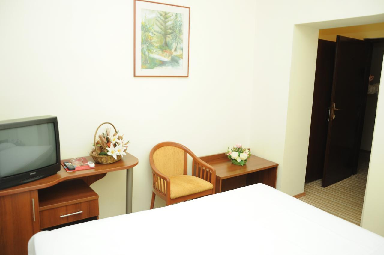 Hotel Shirok Sokak Bitola Bagian luar foto