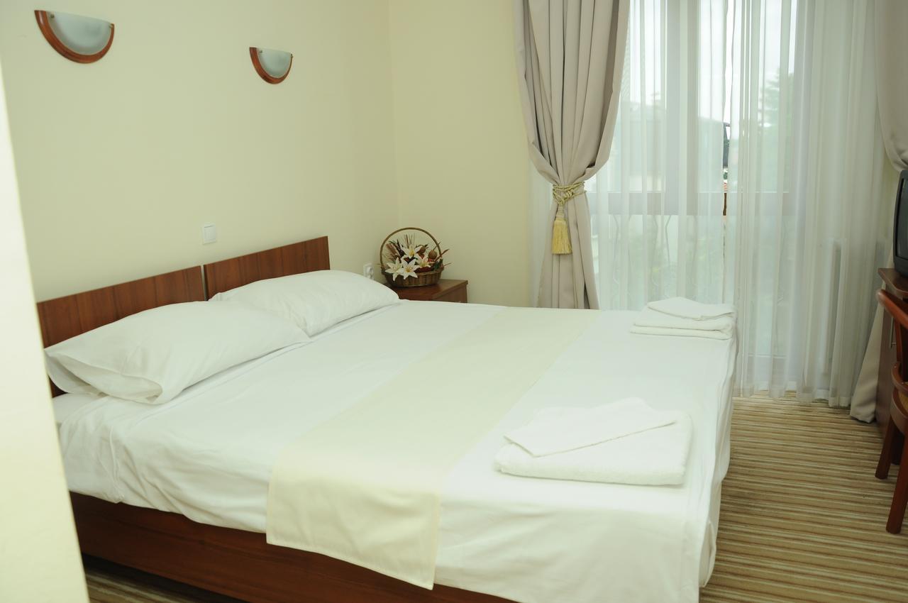 Hotel Shirok Sokak Bitola Bagian luar foto